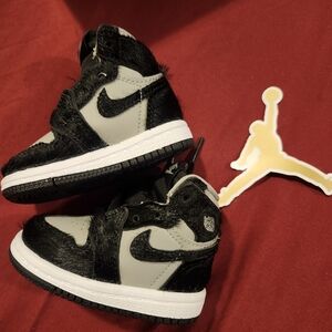 Infants Jordan 1 Retro High furry Black and grey. BRAND NEW! size 2c